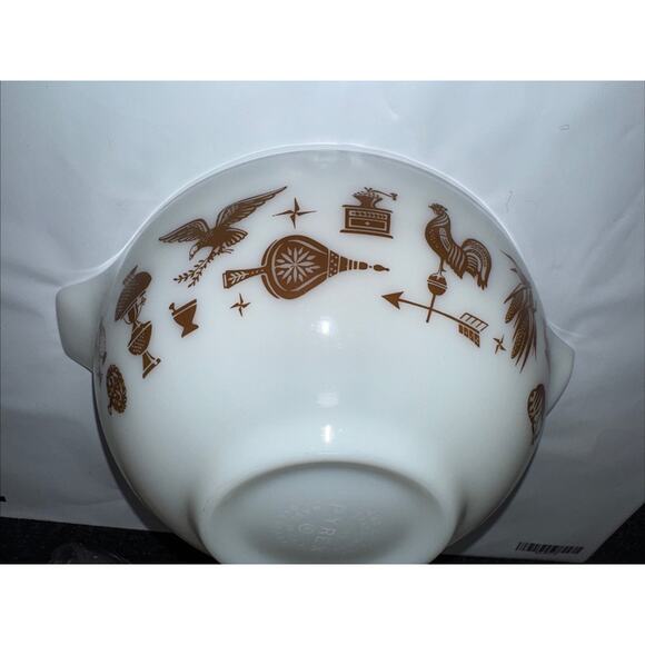 Pyrex 443 Early Americana 2 1/2qt Cinderella Round Casserole Dish Brown on White - Picture 1 of 16